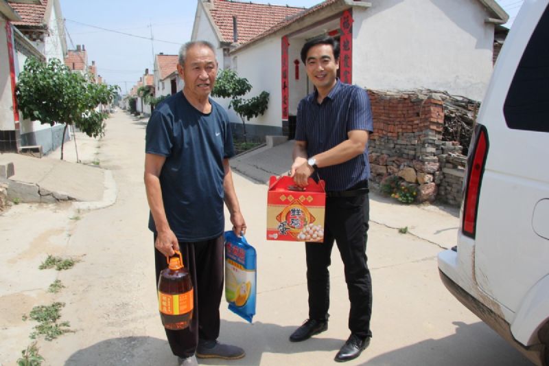 情系老黨員，慰問暖人心——新生代企業(yè)家代表、龍港集團(tuán)常務(wù)副總經(jīng)理王敬武走訪慰問老黨員